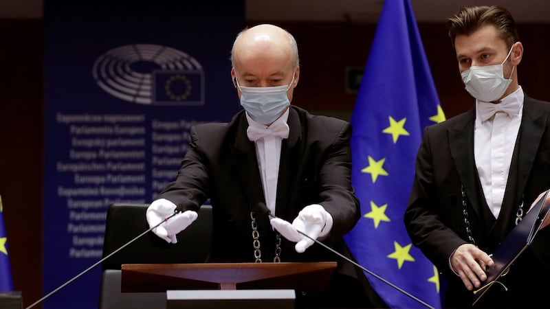 决议案,批评中国政府早期隐瞒疫情而导致大流行,之后利用“病毒外交”对付欧盟,塑造善意大国形象,并借助疫情扩大自身影响,呼吁欧盟重新审视欧中关系。(路透社图片)