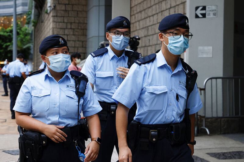 香港警察在法院附近巡逻(美联社)