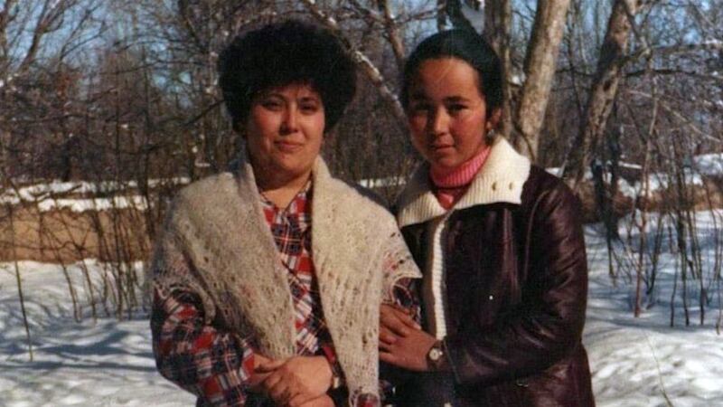 古丽巴拿木在新疆家乡的其中两位亲戚。(古丽巴拿木提供/记者乔龙)